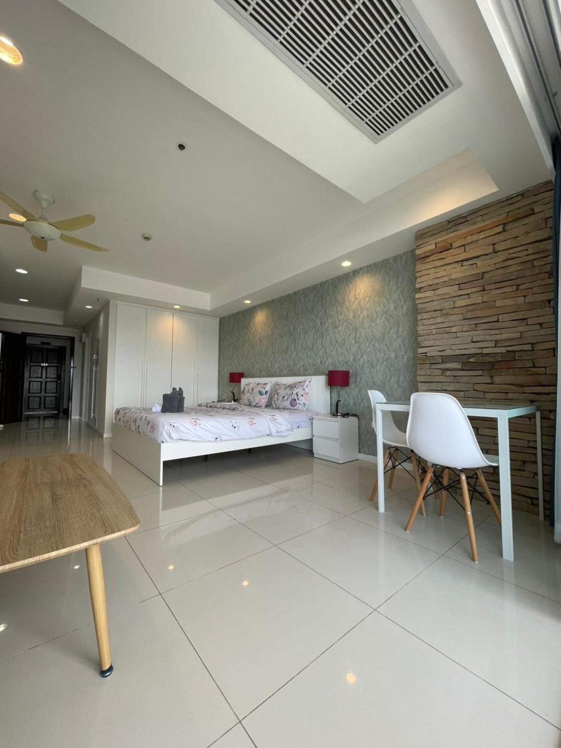 View Talay 6 Pattaya Beach By Anatolia Condo Suite Exterior photo